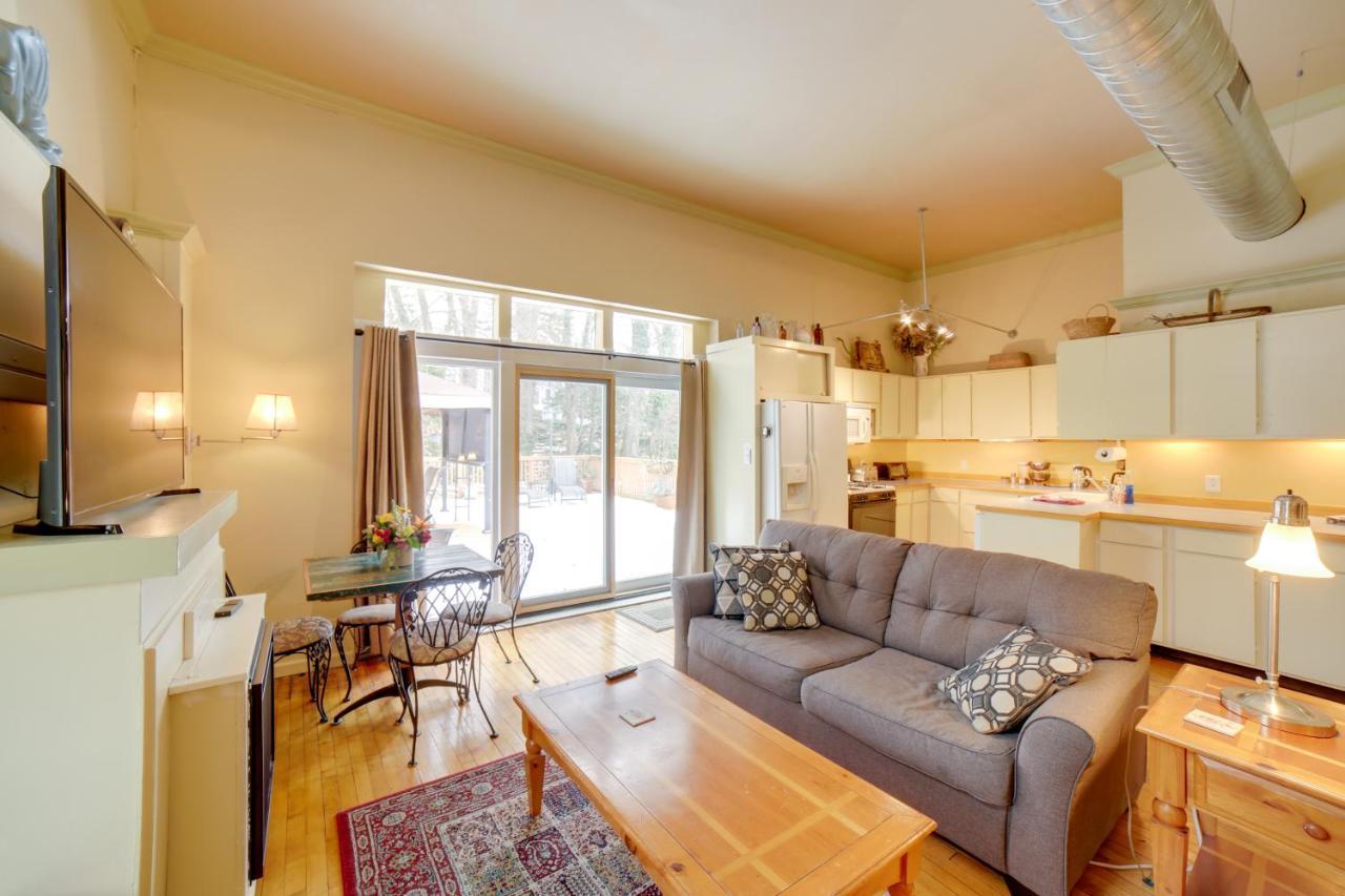 Charming Saugatuck Condo With Private Deck And Grill! Exterior photo