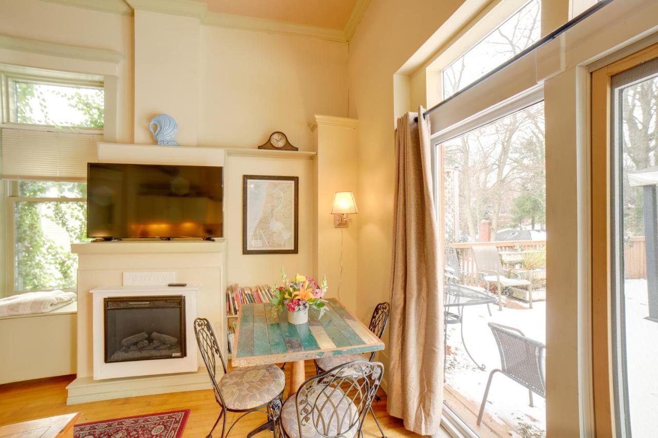 Charming Saugatuck Condo With Private Deck And Grill! Exterior photo