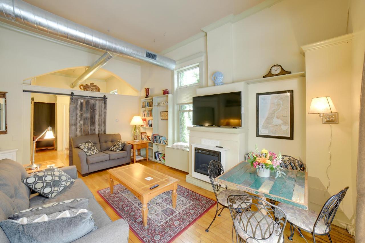 Charming Saugatuck Condo With Private Deck And Grill! Exterior photo