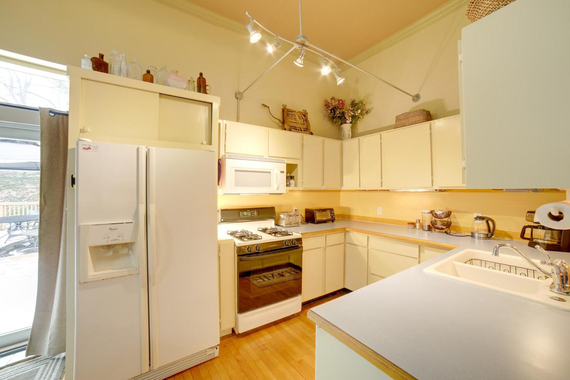 Charming Saugatuck Condo With Private Deck And Grill! Exterior photo