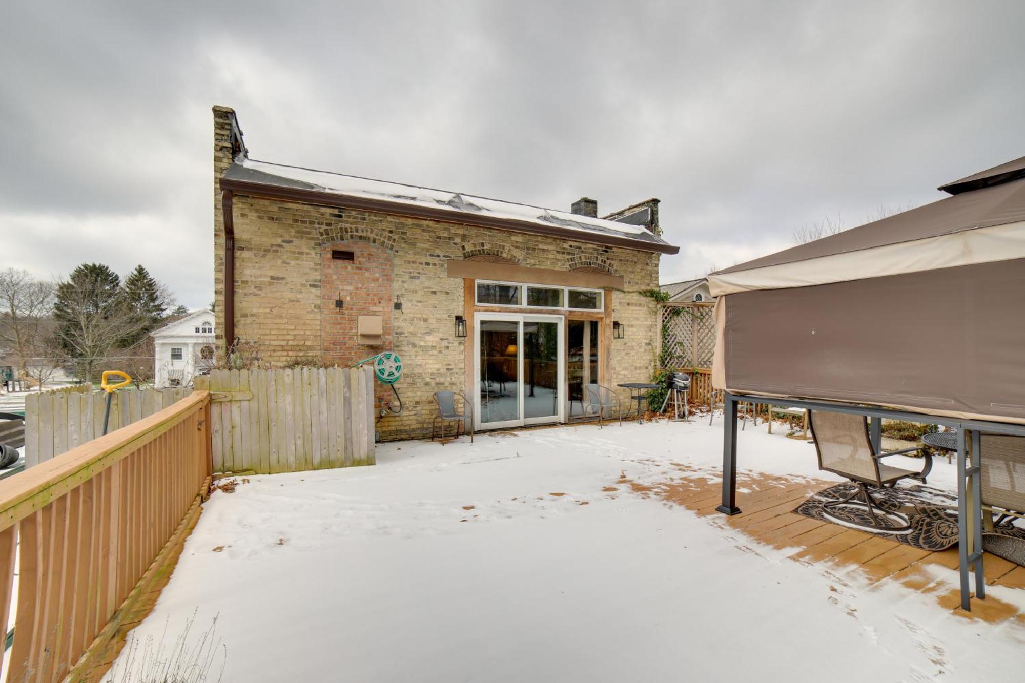Charming Saugatuck Condo With Private Deck And Grill! Exterior photo