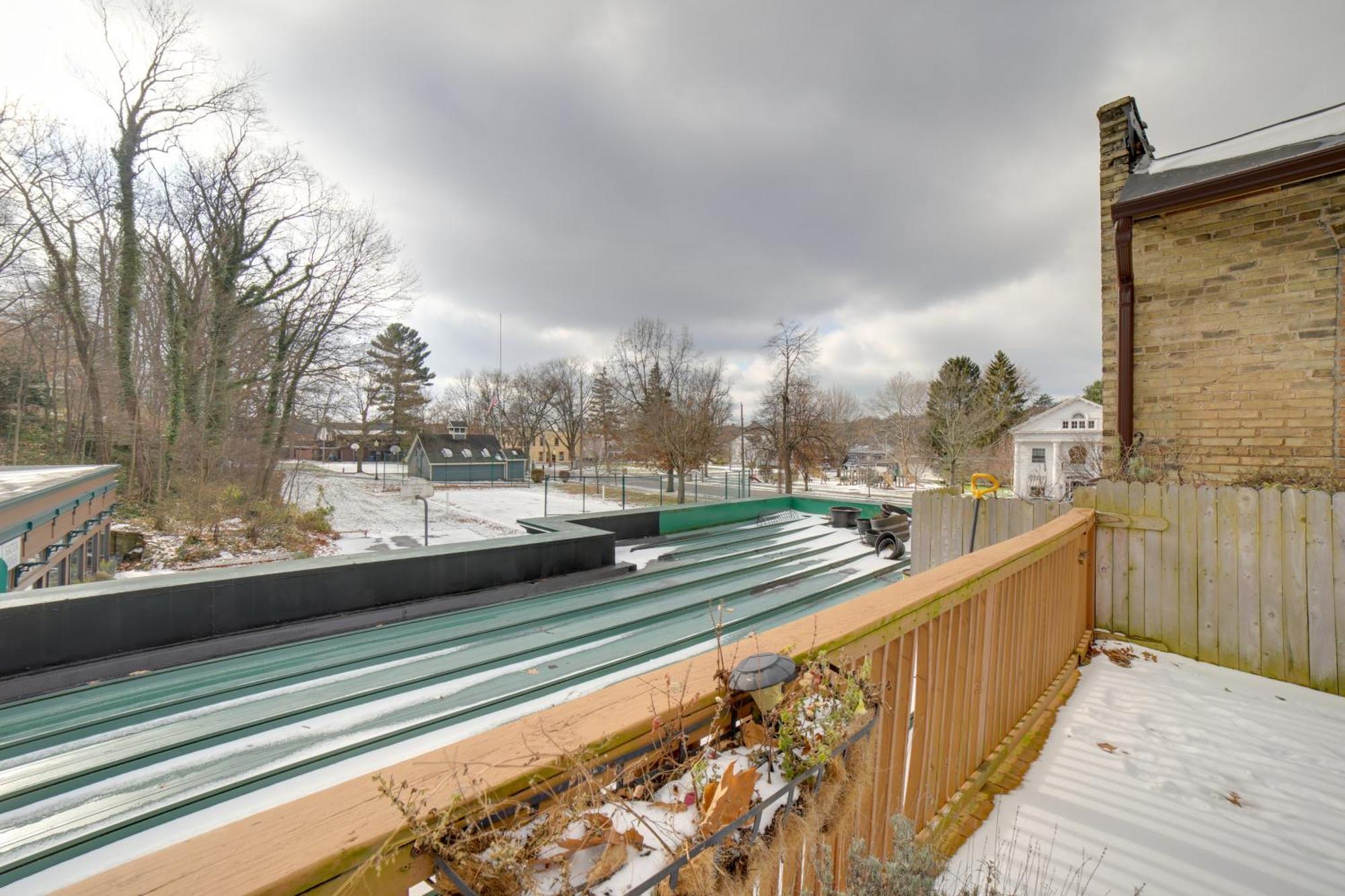 Charming Saugatuck Condo With Private Deck And Grill! Exterior photo